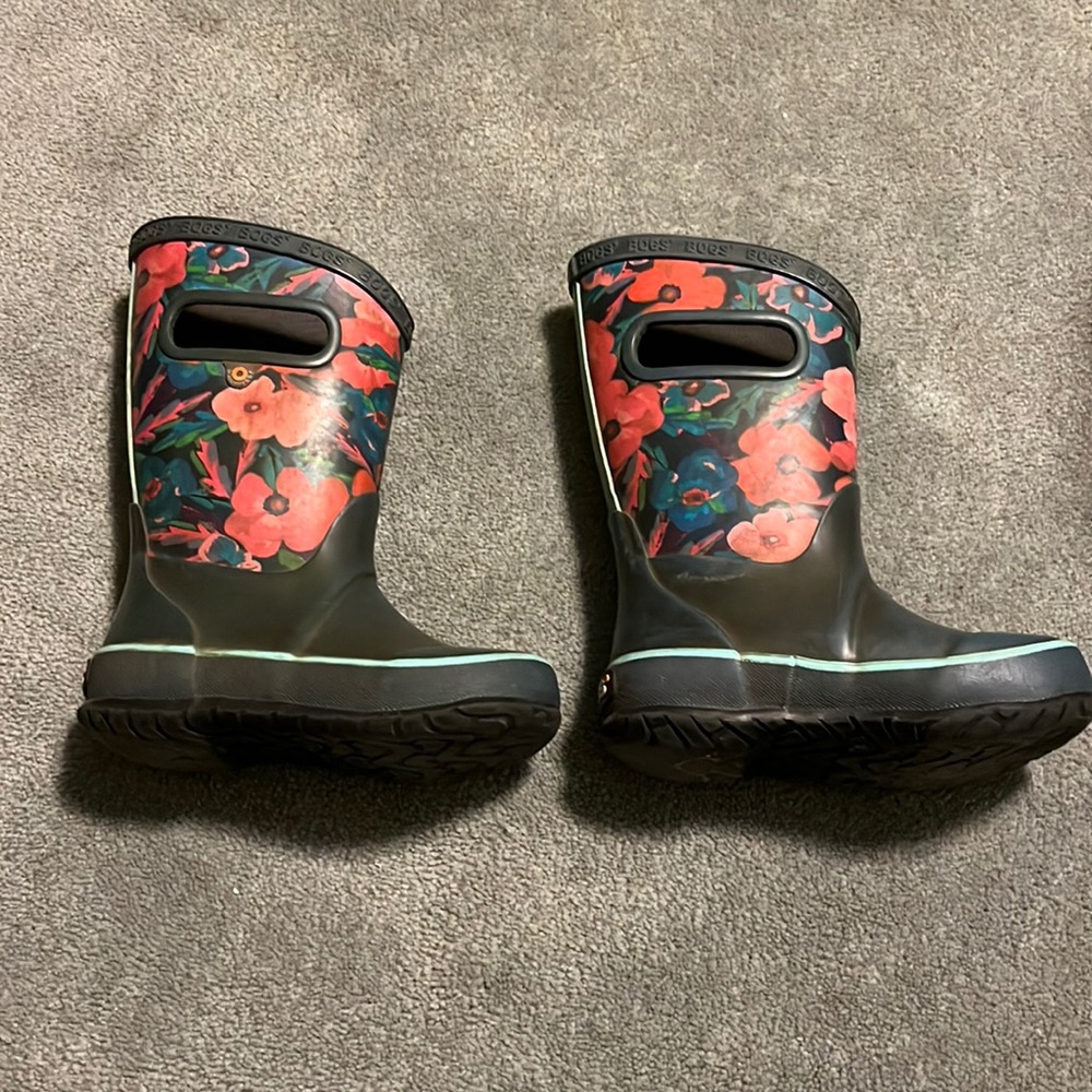 Used Girls Bogs Rain Boots, size 8
